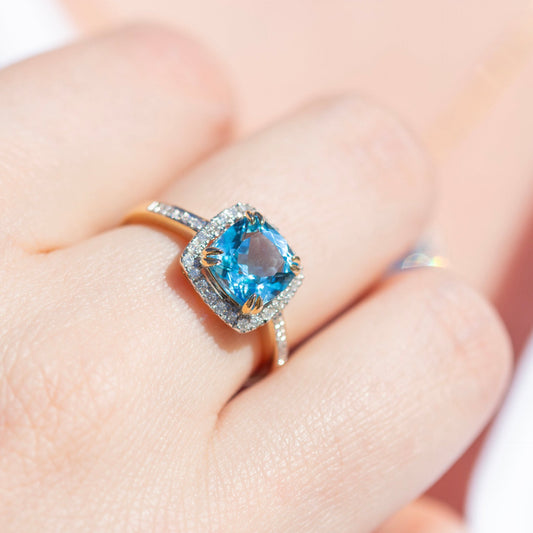 Bloom Diamantring i Gult Gull - 0.20ct tw/si Diamanter - 2.40ct Blå Topas - 14kt Gull (585)