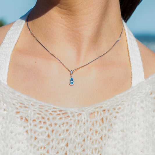 Diamantanheng I Hvitt/Gult Gull (585) Med 0.10ct TW/SI Diamanter og Topas