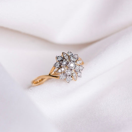 Diamantring i Gult eller Hvitt Gull (585) med 0.16ct TW/SI Diamanter