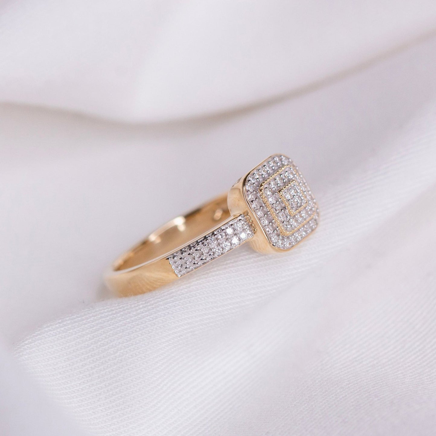 Diamantring i Gult/Hvitt Gull (585) med 0.18ct TW/SI Diamanter