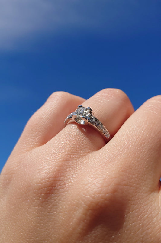 Diamantring i hvitt gull, 0.80CT TWSI