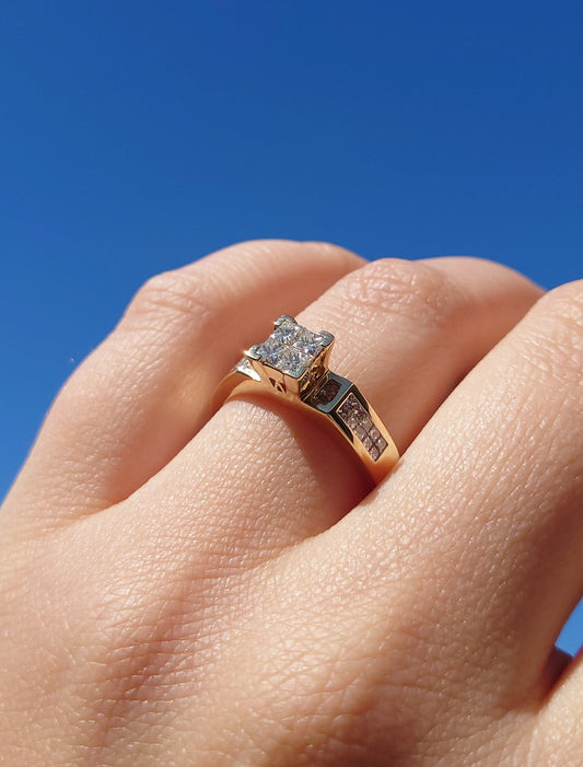 Diamantring i Gult Gull, 0,70ct TW/SI Diamanter