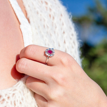 Diana Diamantring med rubin i hvitt gull, 0.08CT TWSI