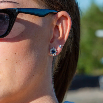 Diana Diamantørepynt i 14kt Hvitt/Gult Gull (585) med Safir og 0.16ct TW/SI Diamanter
