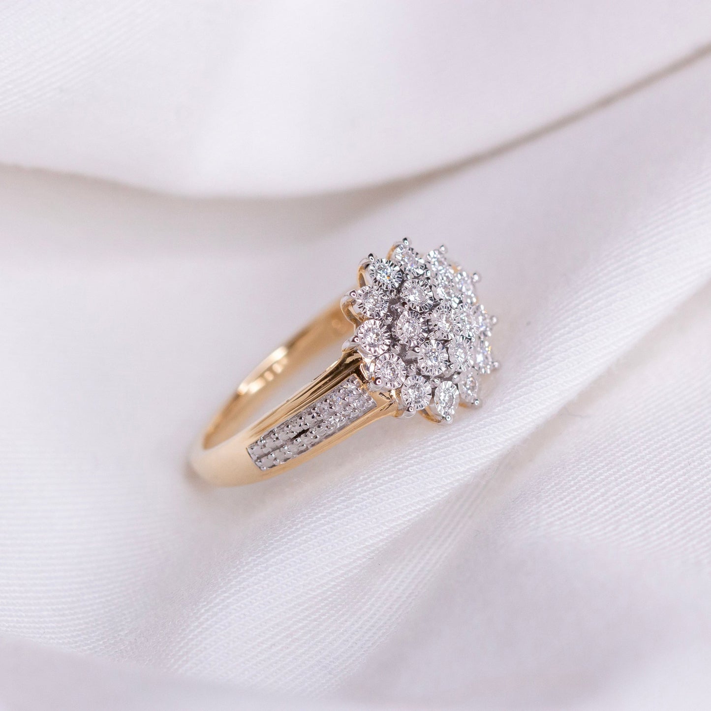 Diamantring i Gult eller Hvitt Gull (585) med 0.23ct TW/SI Diamanter