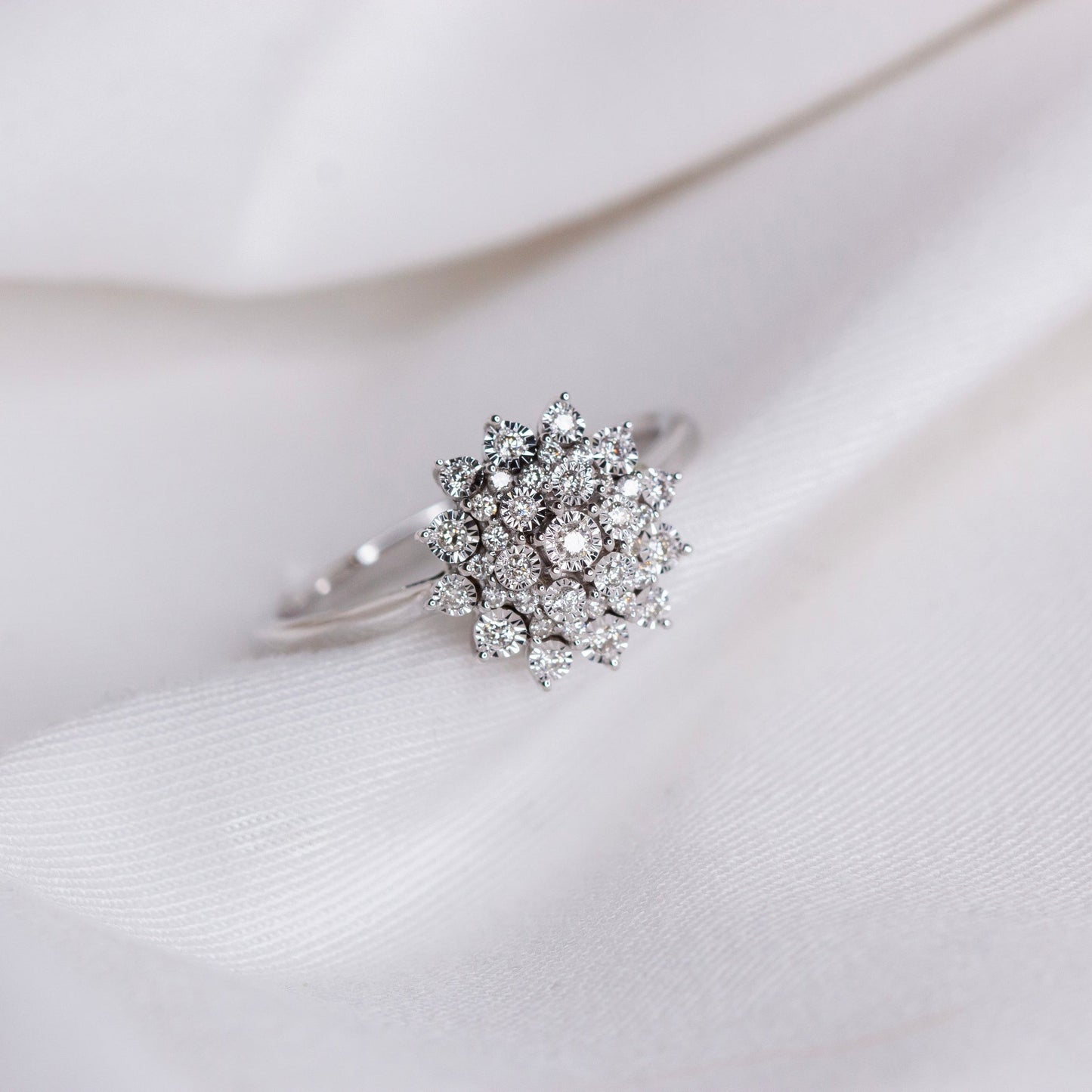 Diamantring i Gult eller Hvitt Gull (585) med 0.22ct TW/SI Diamanter