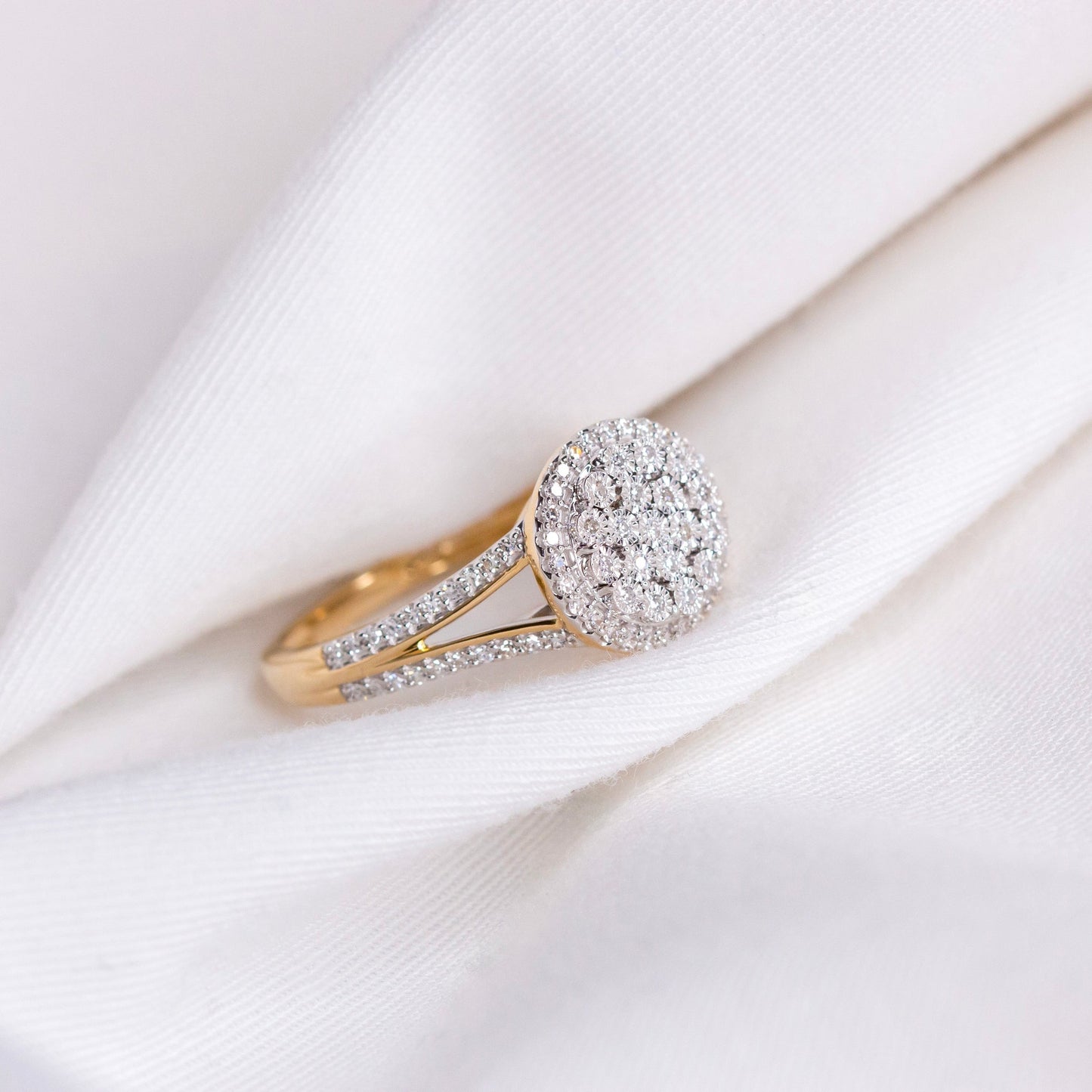 Diamantring i Hvitt eller Gult Gull (585) med 0.25ct TW/SI Diamanter